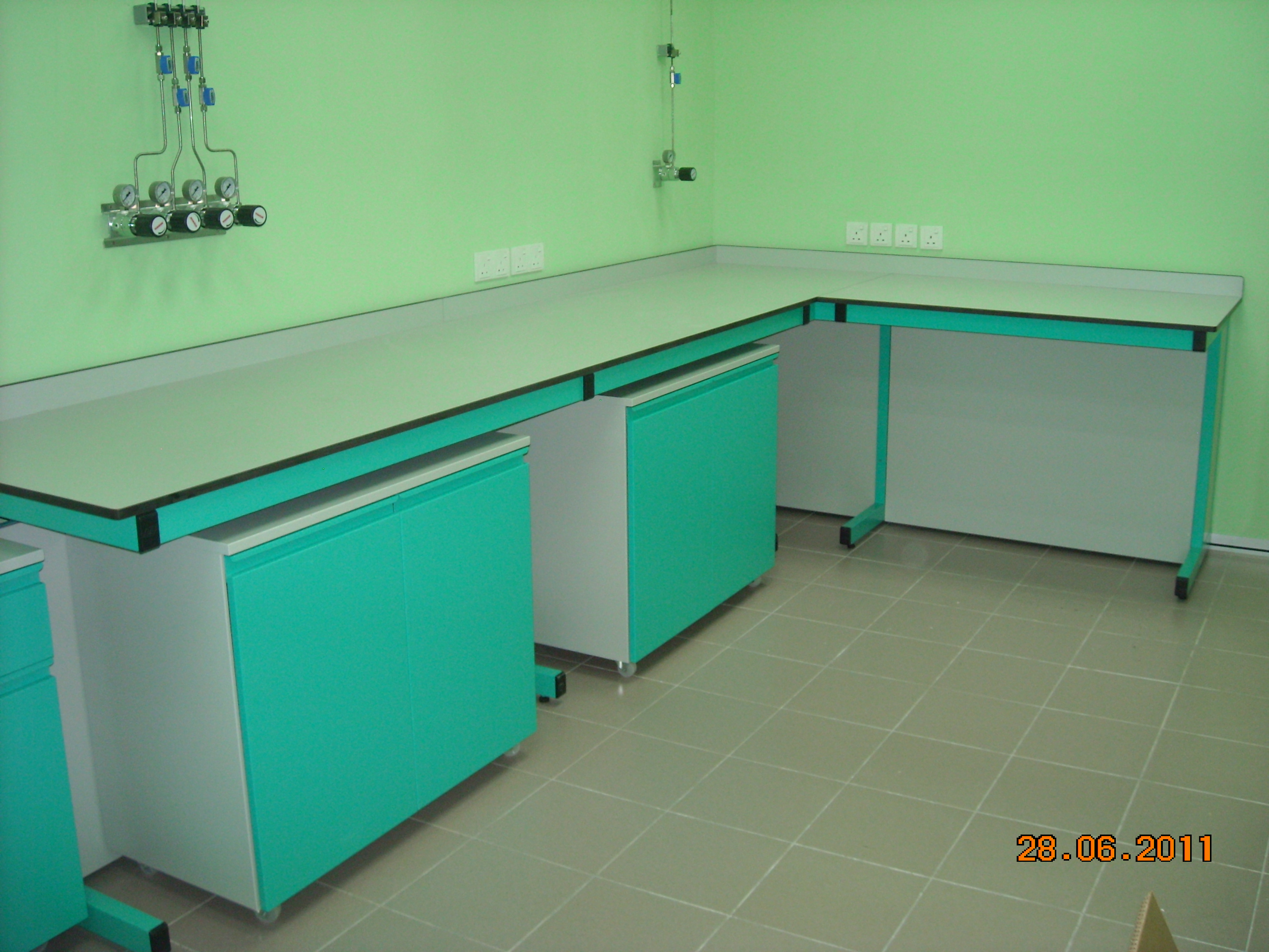 Lab Bench & Cabinet